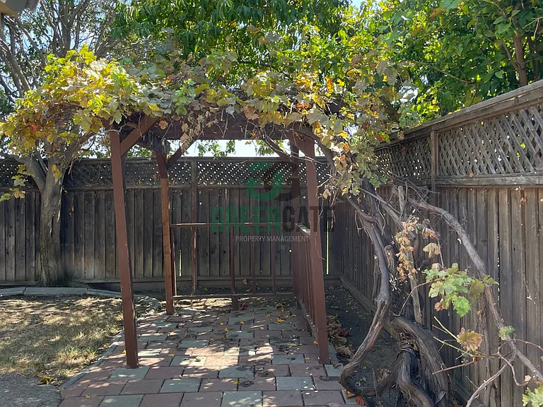 1660 Etta Way — Photo 37
