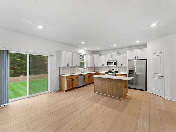 5th image of 10955 Hemingway Ave S