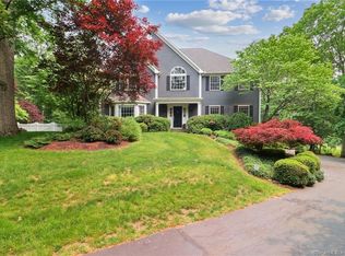 9 Briarwood Ln, Newtown, CT 06470