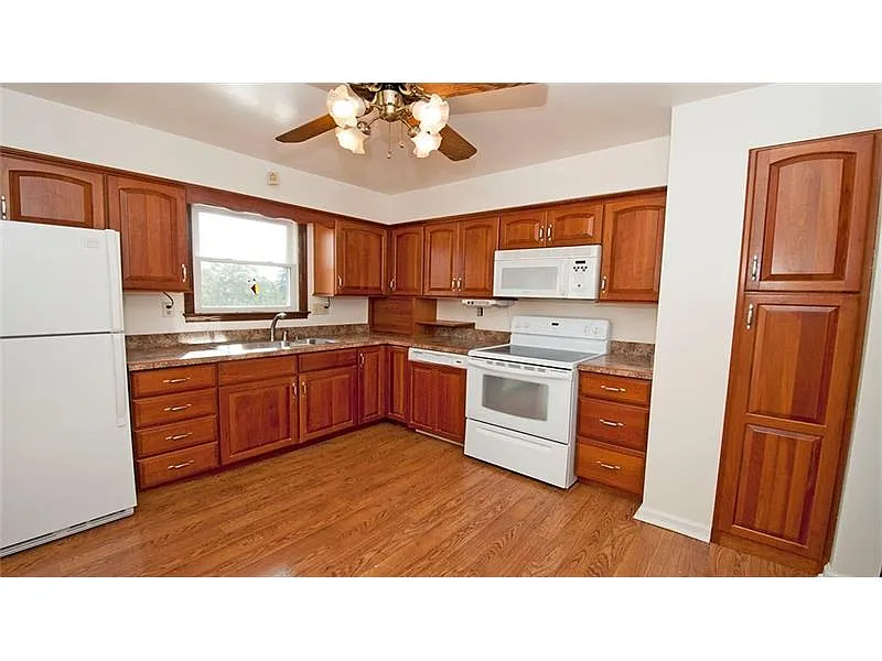 152 Clearview St photo 1