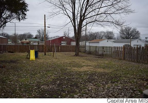 3rd image of 10 Winthrop Ter