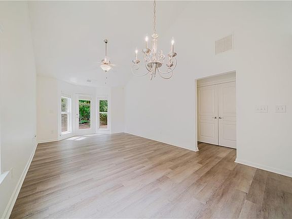 2nd image of 457 Colonial Walk