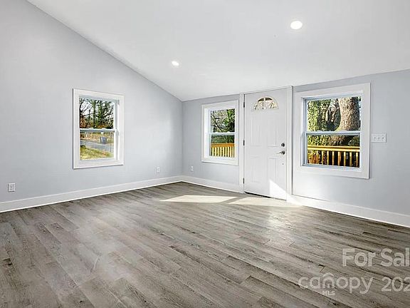 4th image of 36 Broadview Ave