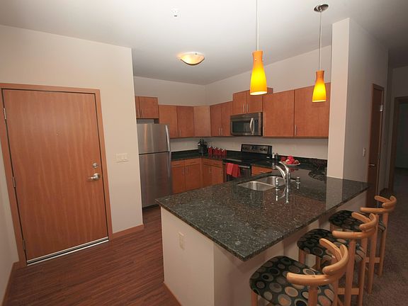 Granite Countertops/Stainless Steel Appliances