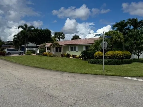 1915 Arabian Road W, Lake Clarke Shores, FL 33406