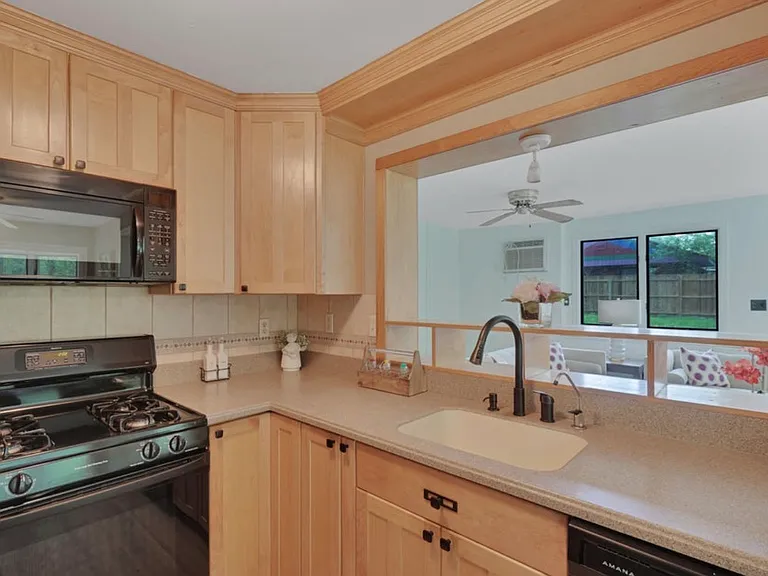 45 Tamara Dr — Photo 8