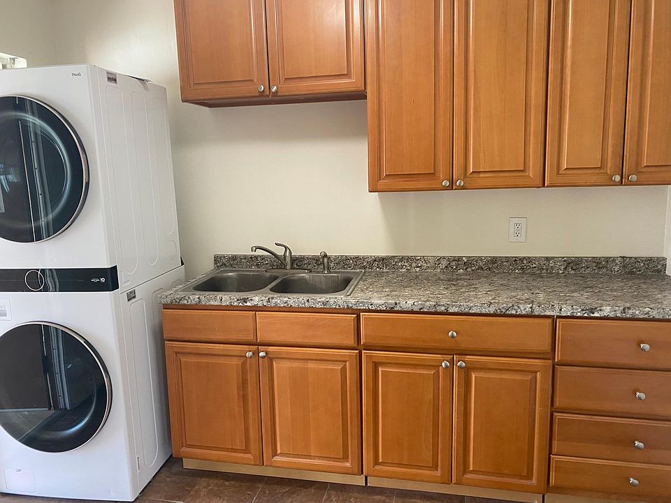 2nd image of 3853 Clairemont Dr