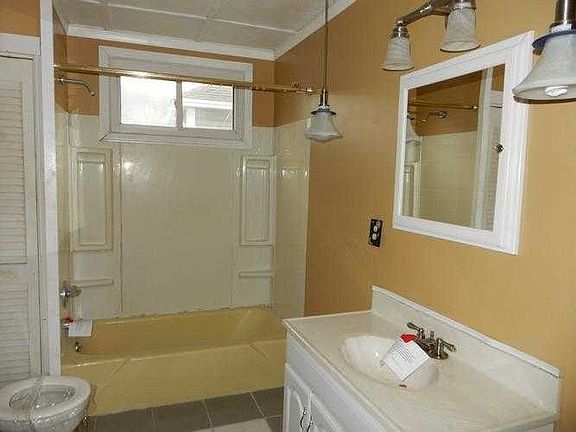bathroom 1st fl