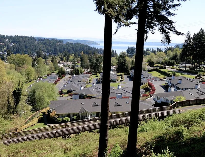 Harbor View East Apartments — Photo 3
