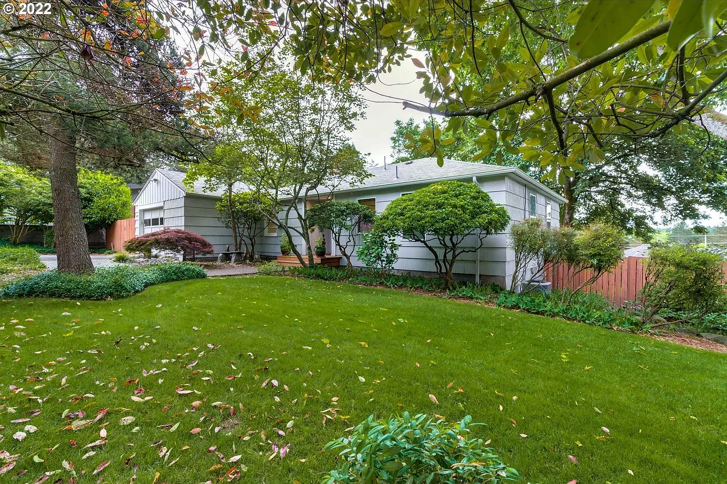 Beautiful Bungalow in SW Portland w/ 1-Car Garage + Huge Deck + Massive Yard + Pets Welcome! — Photo 4