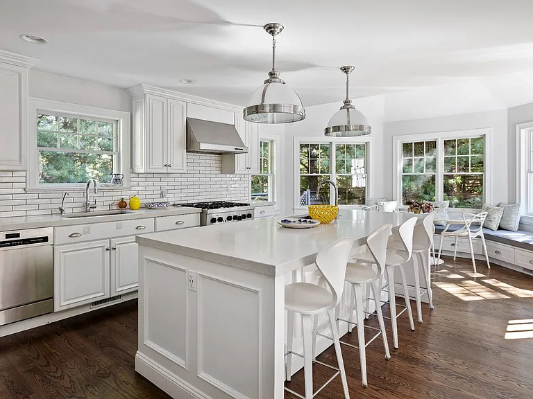8 Devon Woods Close — Photo 3