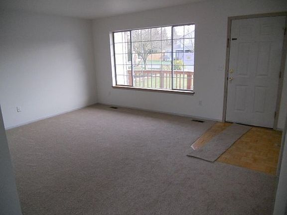 3rd image of 5207 108th Pl NE
