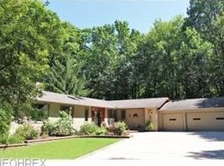 13101 Meadowwood Dr, Chardon, OH 44024