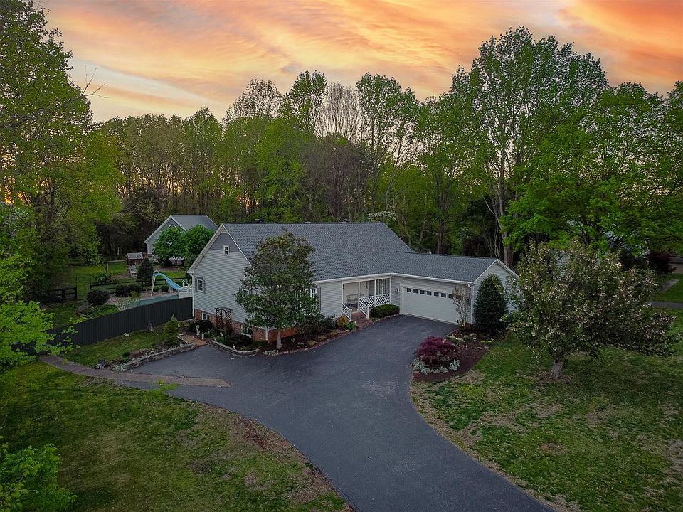 1st image of 611 Drakesborough Dr