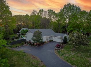 611 Drakesborough Dr, Bowling Green, KY 42103