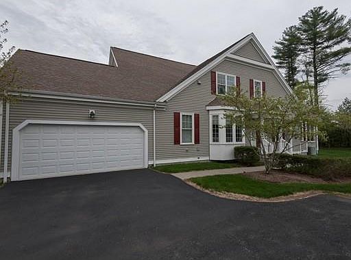 2nd image of 21 Lois Ln #21