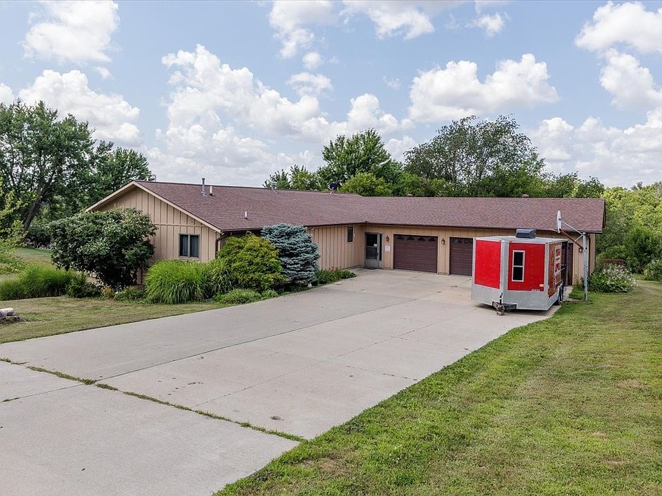 1st image of 812 Lakeview Dr