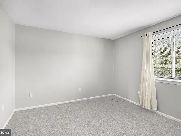 13 Hopewell Ln — Photo 13