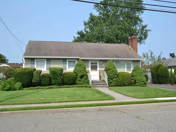 229 N 7th Street, Bethpage, NY 11714