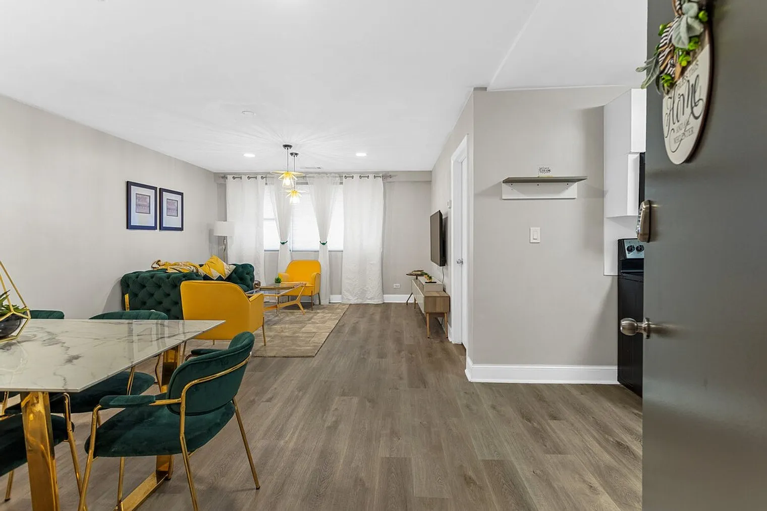 2 bed, 1.0 bath, $4,108 — Photo 4