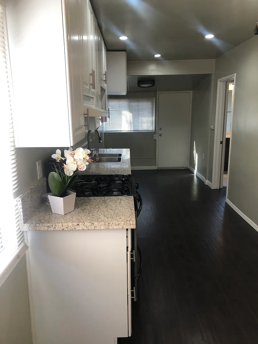 Kitchen/laundry - 4057 S Raymond Ave