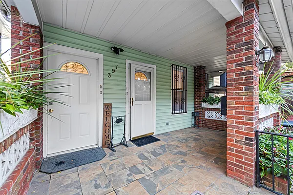 Rented by Aron Fried, LREB | media 39