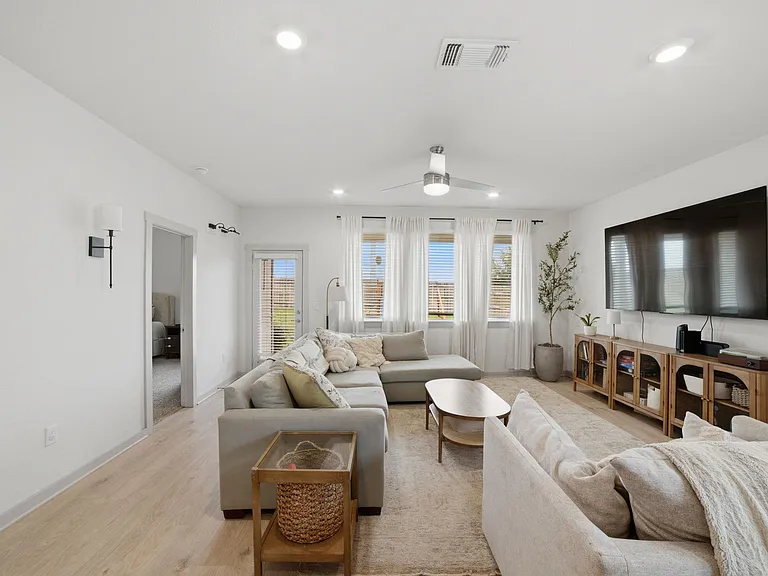 3608 Overlord Ln — Photo 4
