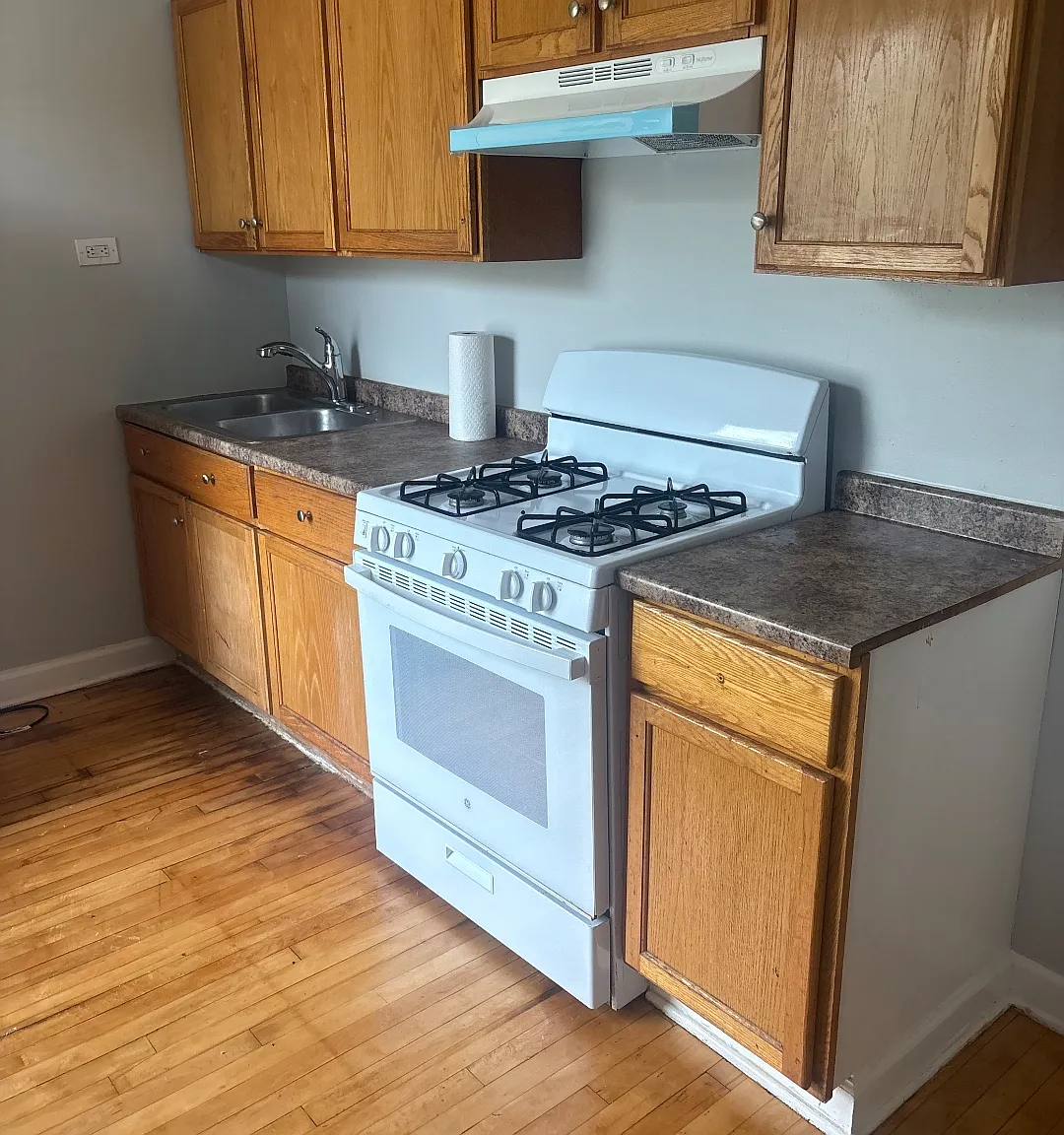 1 bed, 900 sqft, $1,350 — Photo 4