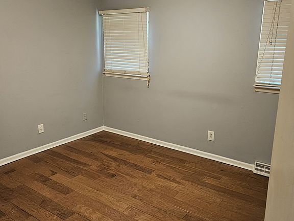 4th image of 109 Todd St