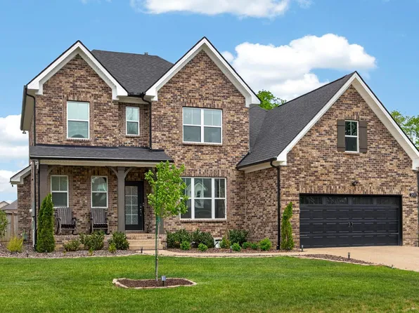 203 Strongpoint Dr, Hendersonville, TN 37075