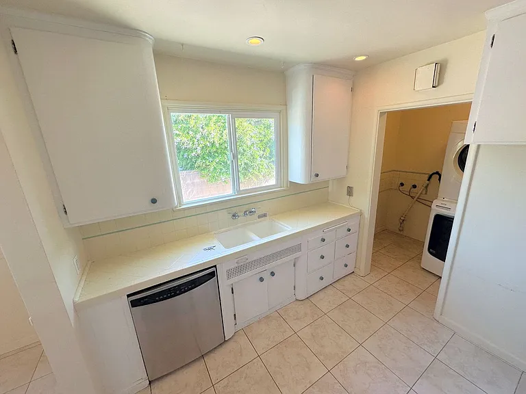 3977 Coolidge Ave — Photo 5