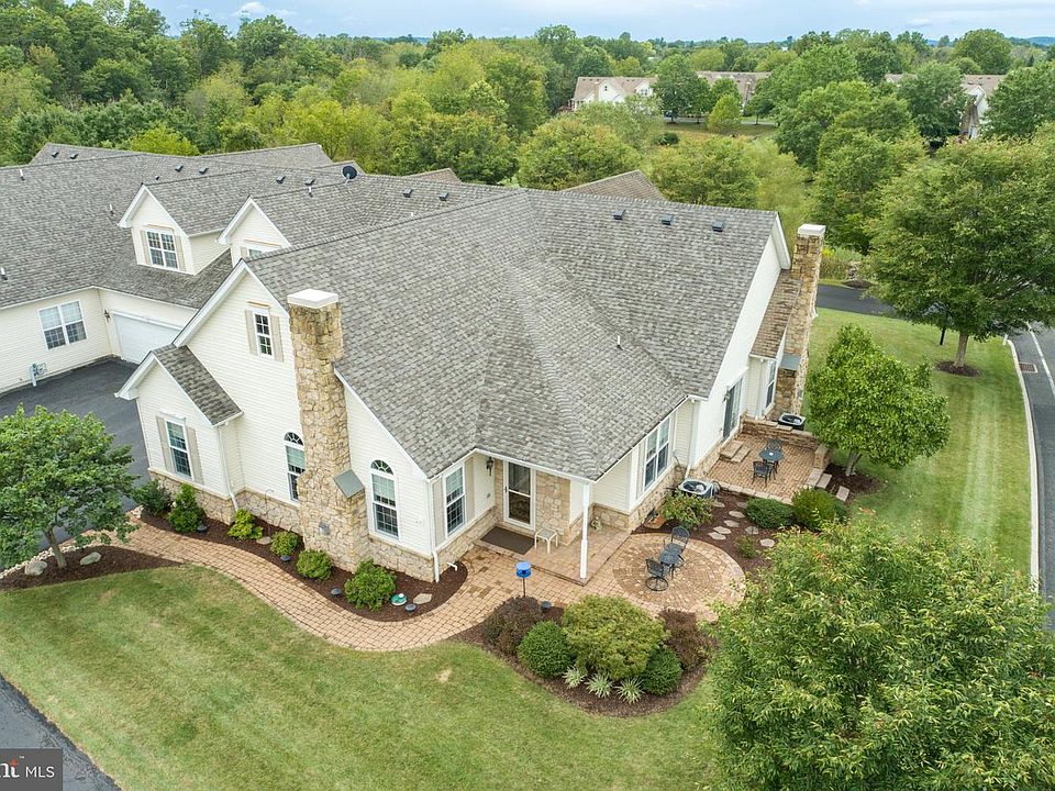 1st image of 1075 Burgundy Cir