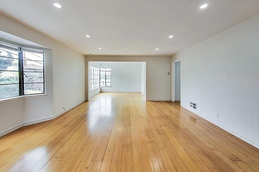 Spacious, remodeled two bedroom above the lake. Views, patio, and parking! — Photo 2