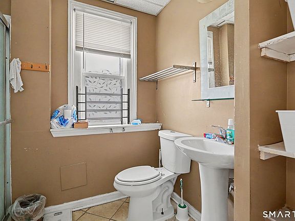 3rd image of 137 Sherwood Ave