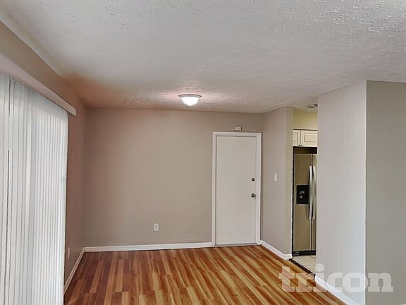 5th image of 2704 Manor Hill Dr