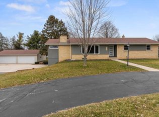 908 Armstrong Ave, Howards Grove, WI 53083