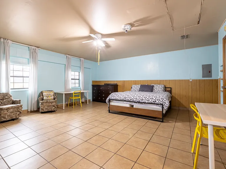 2202 Oxford Blvd — Photo 37