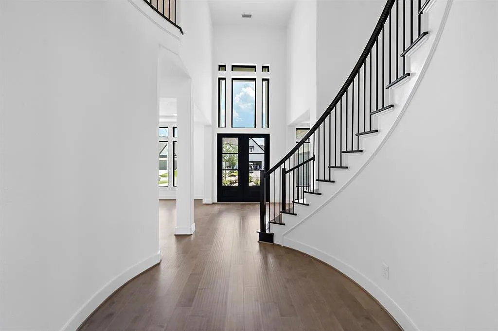 1007 Oakwood Trl — Photo 4
