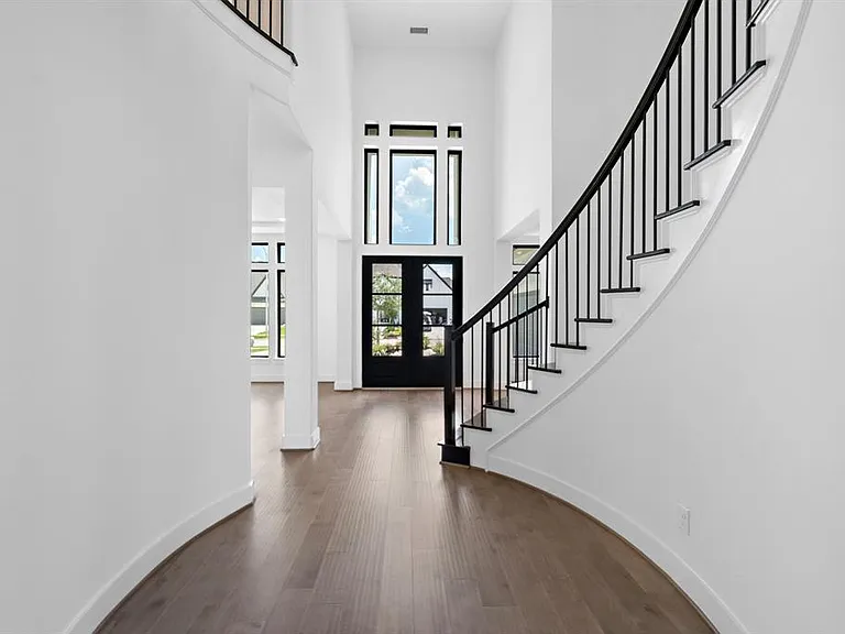 9806 Oakwood Trl — Photo 4