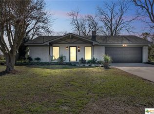 203 James St, Inez, TX 77968