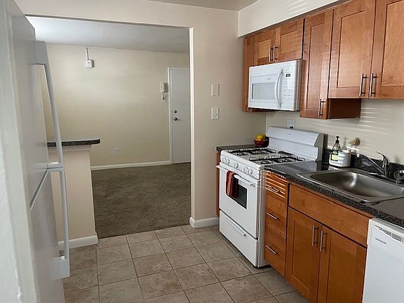 2nd image of 8221-8223 Elberon Ave #7