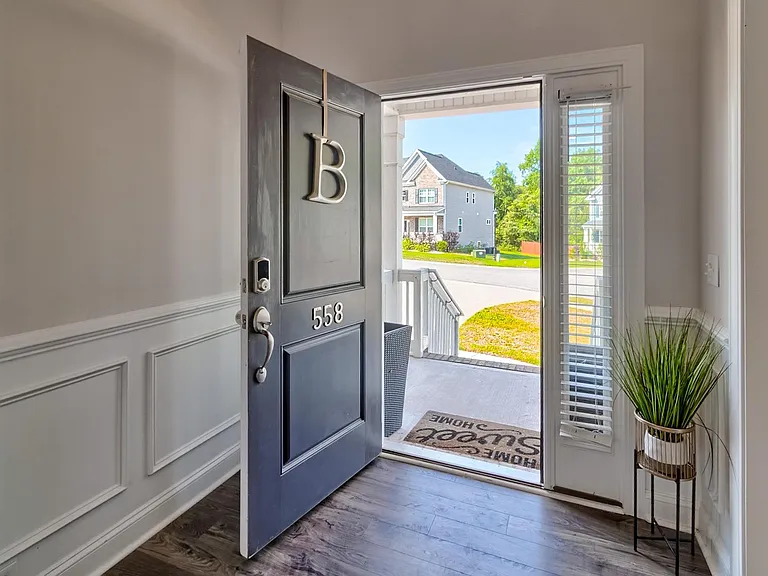558 Mahonia Rd — Photo 5