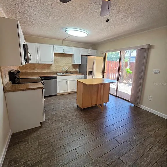 3824 Saxon Dr — Photo 5
