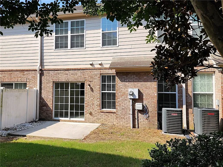 3249 Brockenhurst Dr — Photo 3