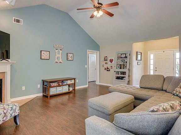 5th image of 5026 Fairmont Dr