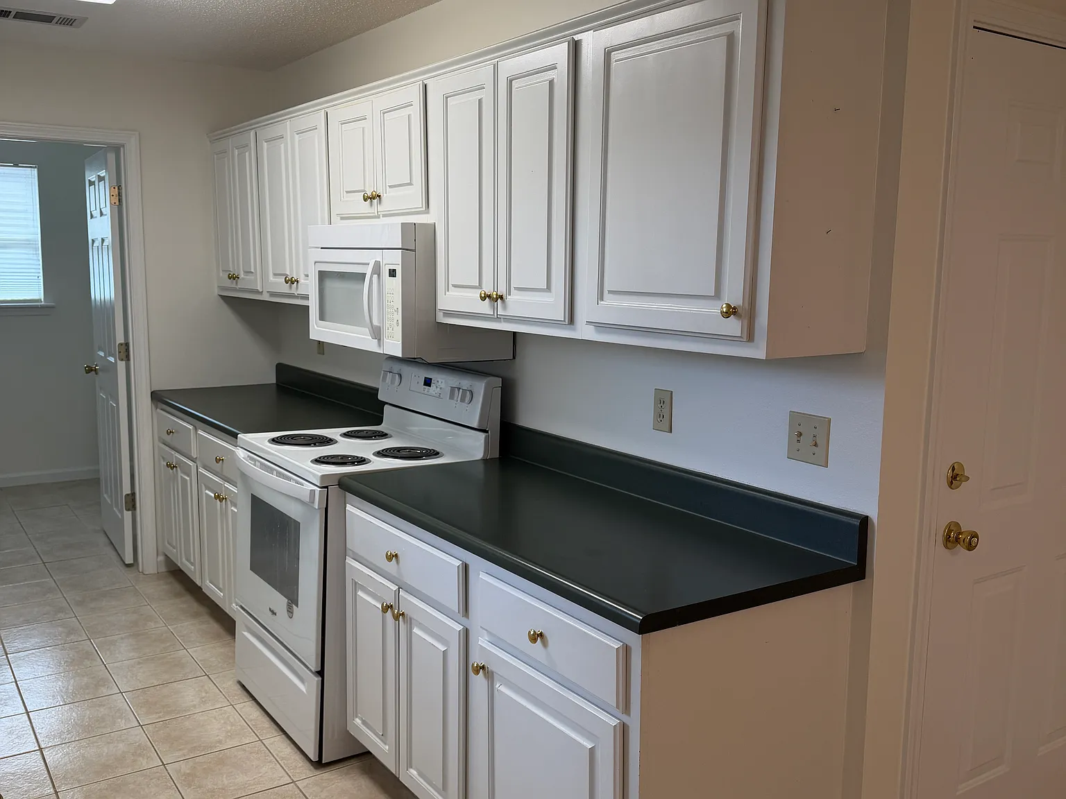3 bed, 1395 sqft, $1,750 — Photo 2