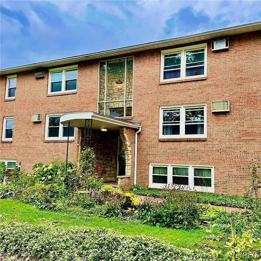 2 bed, 1.5 bath, 955 sqft, $1,450 — Photo 1