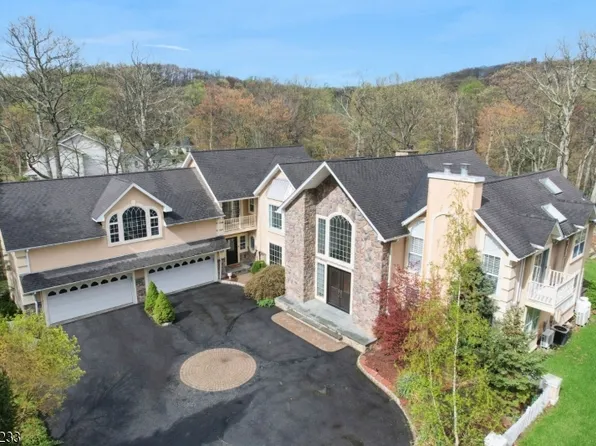 12 Butternut Ter, Kinnelon Boro, NJ 07405