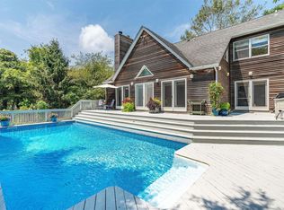 21 Lagoon Ct, Riverhead, NY 11901