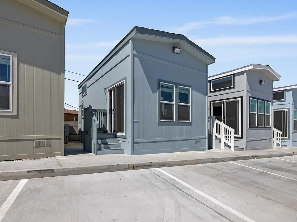 971 W Main St #19